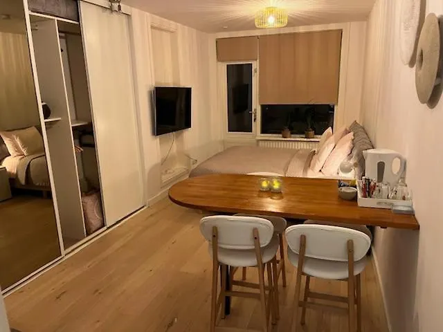 Quarles 80 - Free Parking בית הארחה *