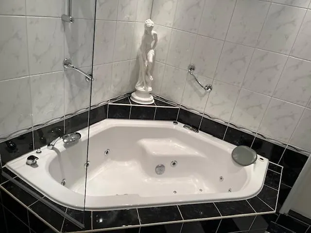 Quarles 80 - Free Parking Pensión *