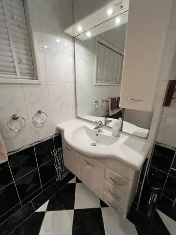 Quarles 80 - Free Parking ゲストハウス