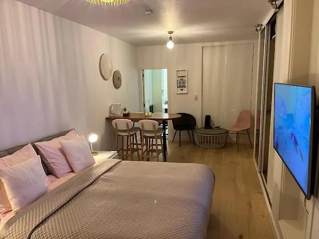 Quarles 80 - Free Parking