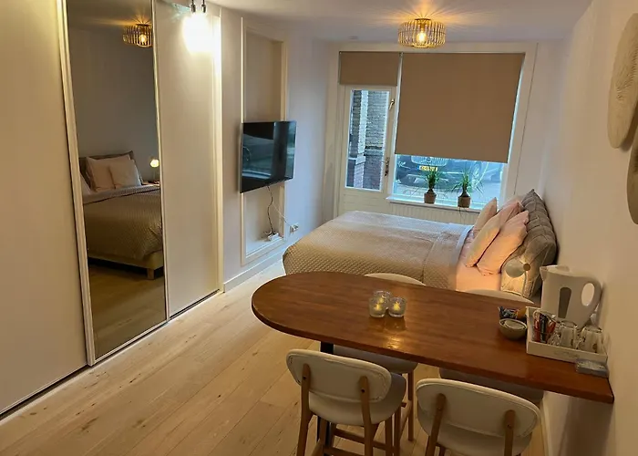 Quarles 80 - Free Parking Gæstehus *